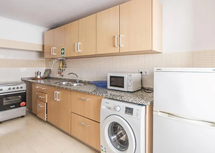 Amelia - Surf Camp ペニシェ